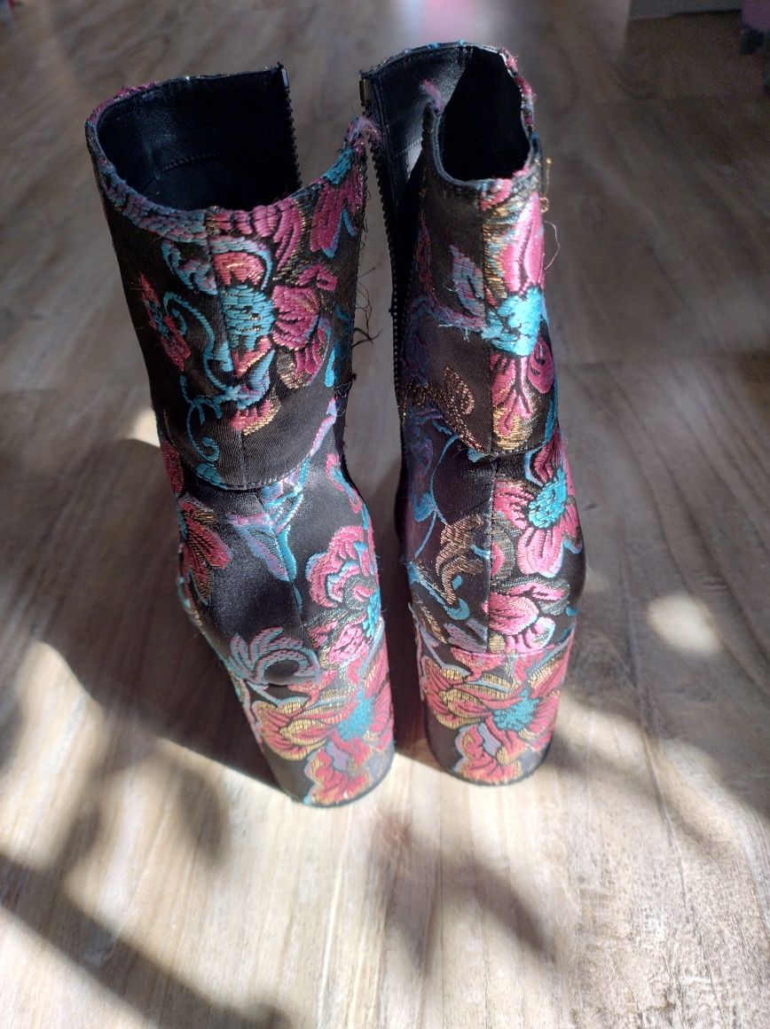 Buty na słupku r.36