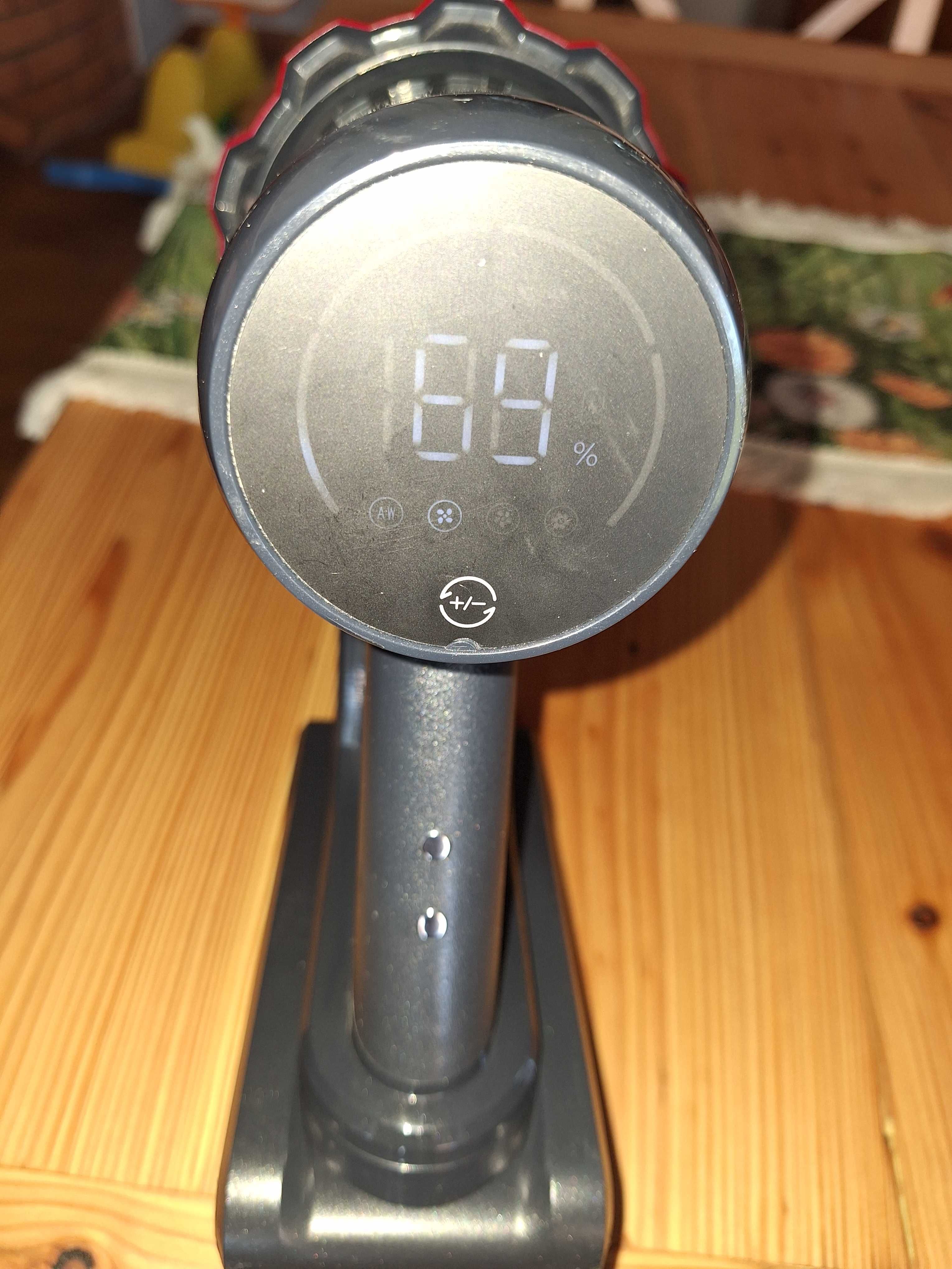 Odkurzacz pionowy firmy Honiture s 13.