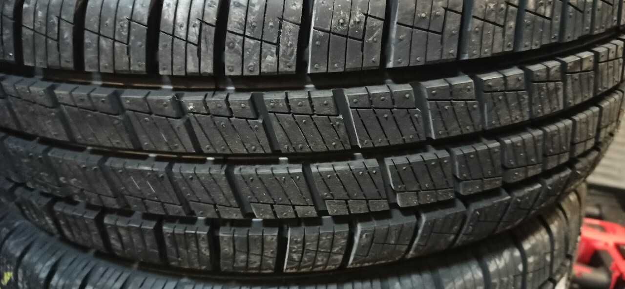 195/70R15C HANKOOK VANTRA ST AS2 RA30 104/102R