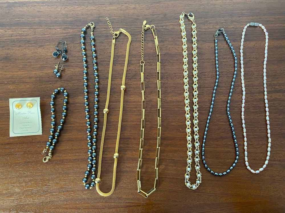 Conjunto de colares e brincos