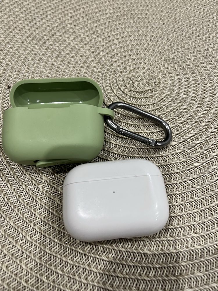 Оригінальні airpods pro with magsafe charging case ( mlwk3)