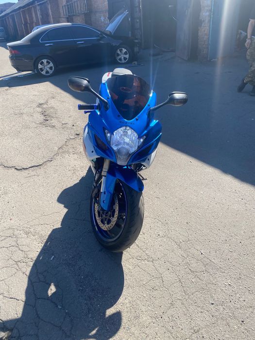 Продам мотоцикл сузукі джиксер