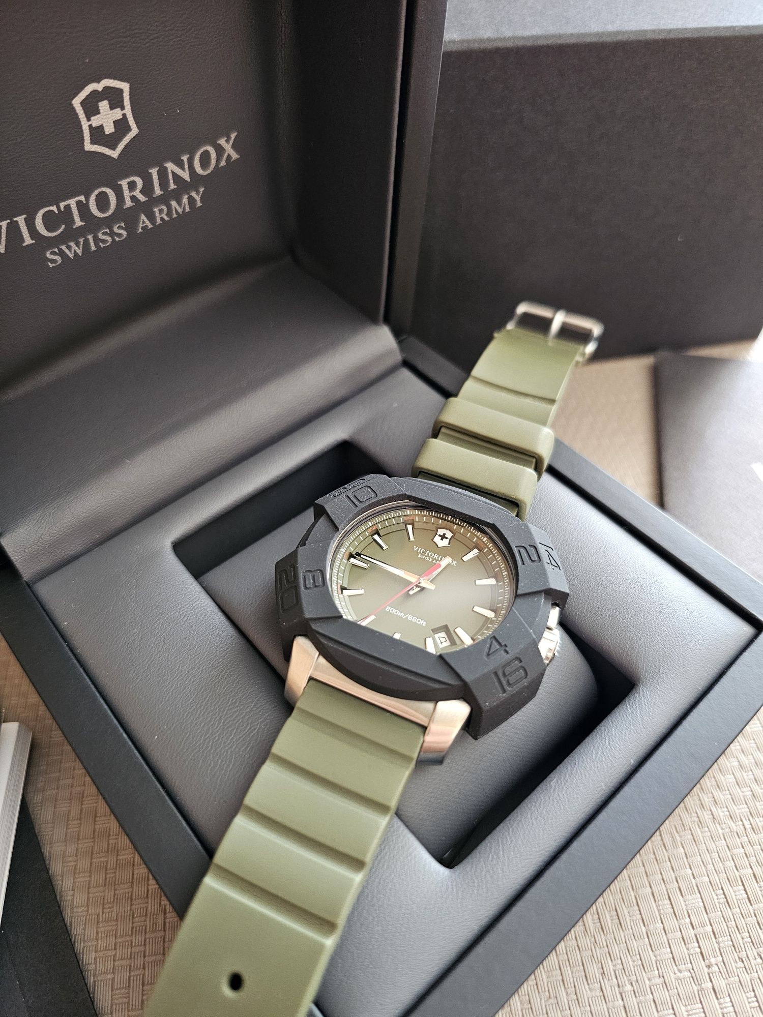 Часы Victorinox Swiss Army I.N.O.X