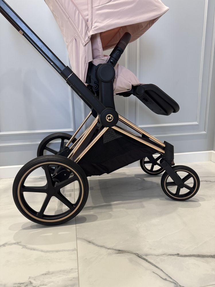 Прогулянковий візок Cybex Priam Rosegold 2024 року.