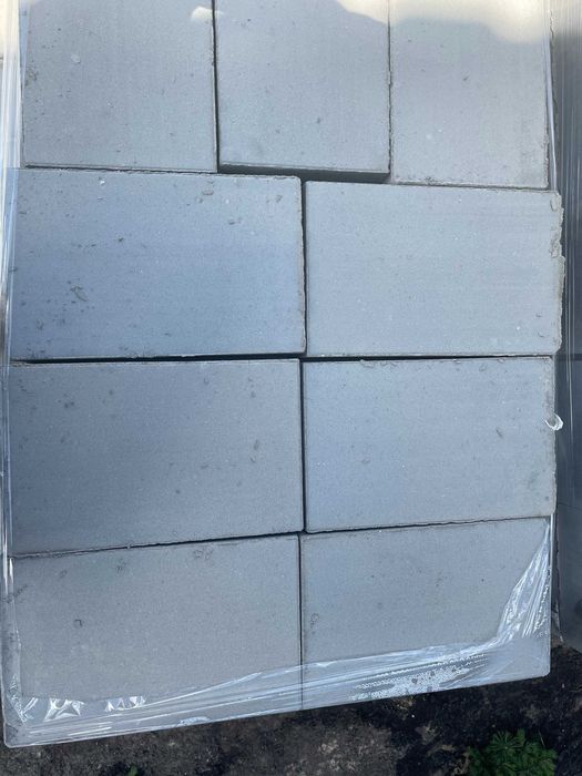 Bloczek fundamentowy, Bloczek betonowy B20