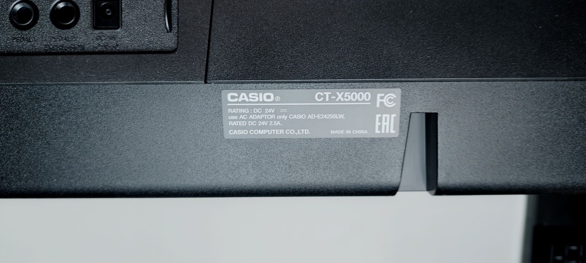 Casio CT - X5000 keyboard