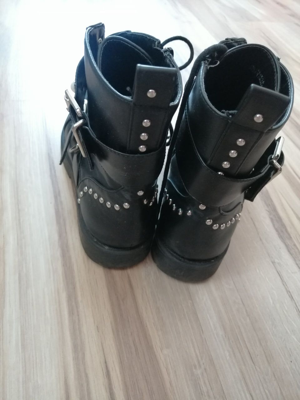 Czarne buty botki damskie klamry perelki sznurowane 36