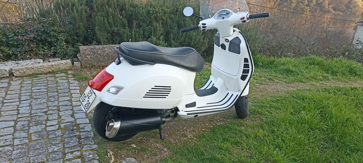 Vespa 300 muito estimada.