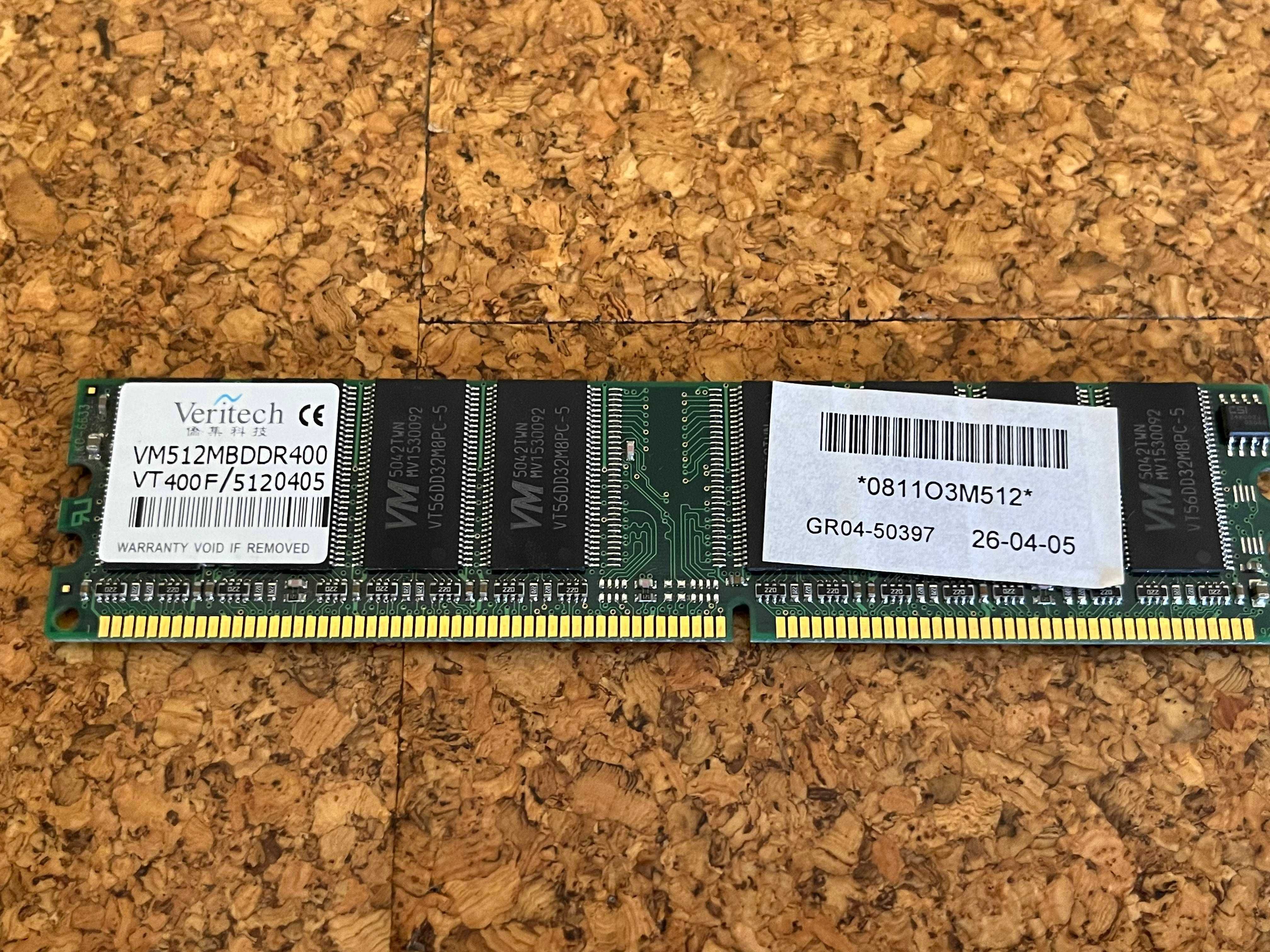 Memoria RAM DDR 400 a funcionar perfeitamente