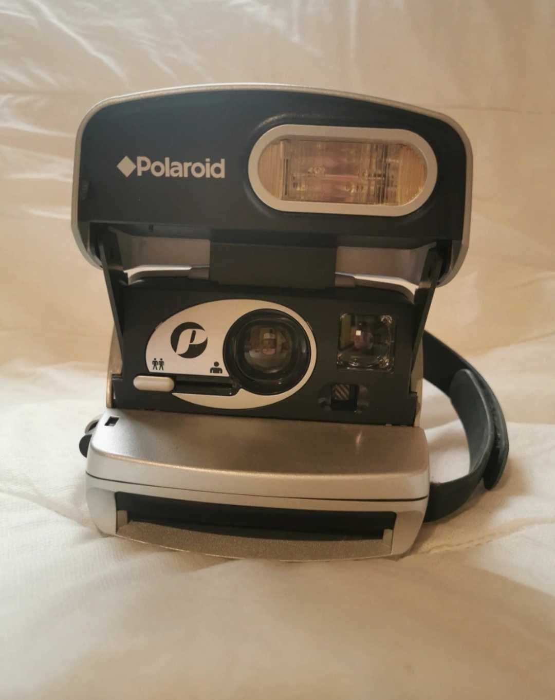 Máquina fotográfica Polaroid antiga