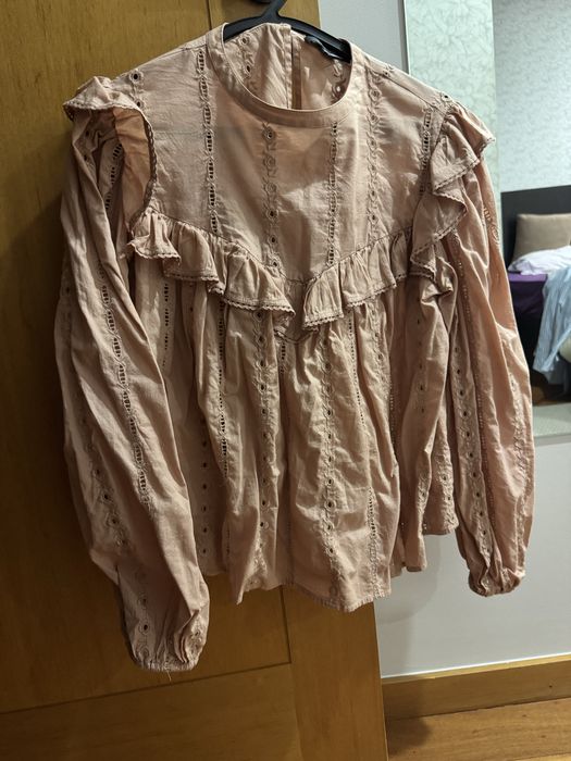 Blusa rosa de folhos