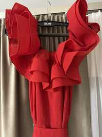 Вечернее платье красного цвета макси