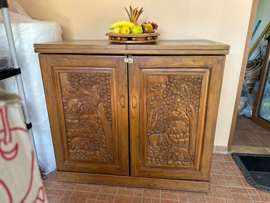 Linda e Única feita à mão na Tailândia. BAR Teak