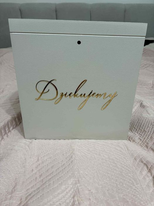 Beżowa skrzynka na koperty