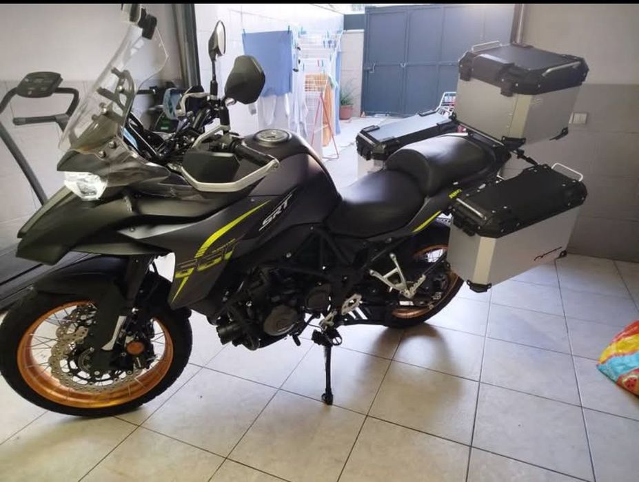 Moto QJ SRT 550 X