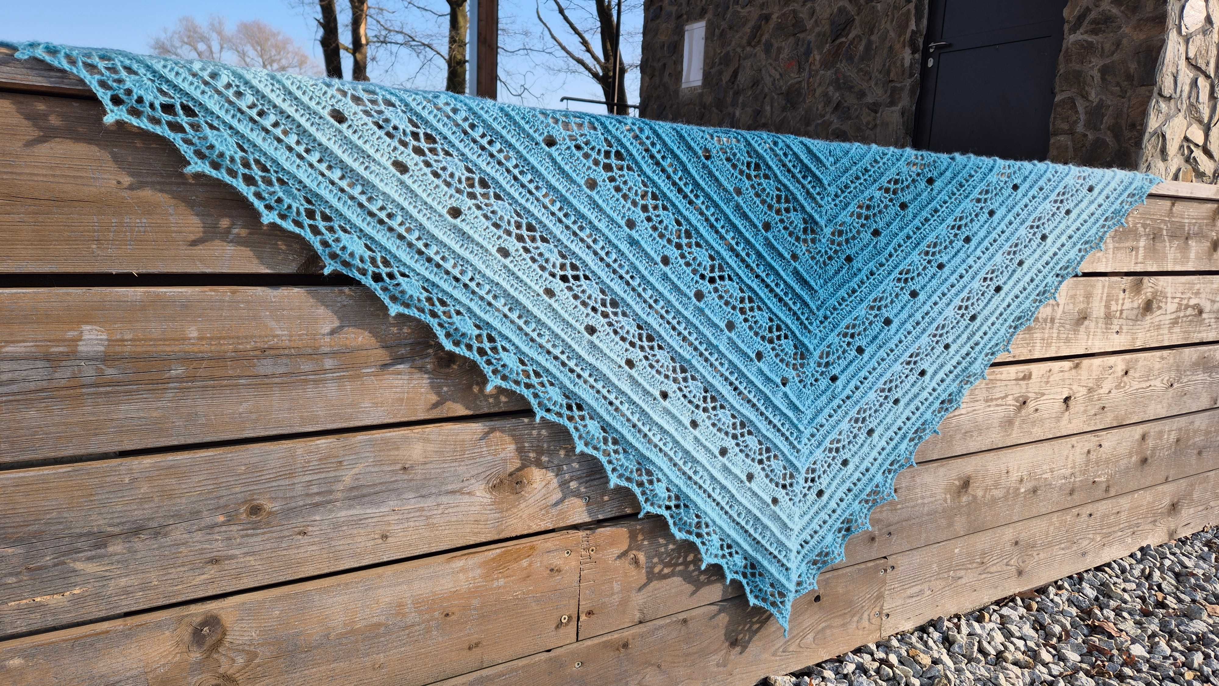 Szmaragdowo-morska chusta na szydełku. Handmade. Ombre. 215/145/90