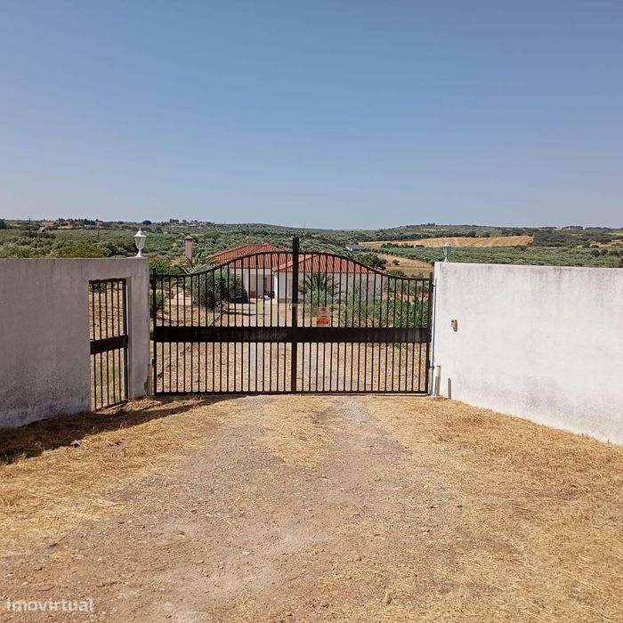 Espetacular Moradia com Piscina e Vinhedo em Campo Maior