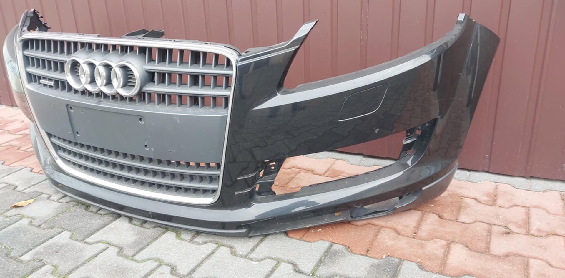 Zderzak przód  AUDI Q7 4L0 przedni