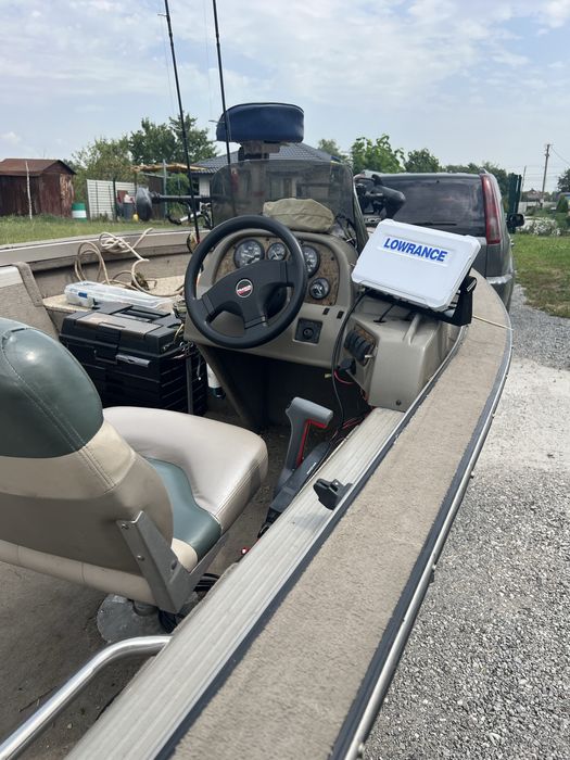 човен Tracker Pro Guide V-16 + двигун Yamaha F70