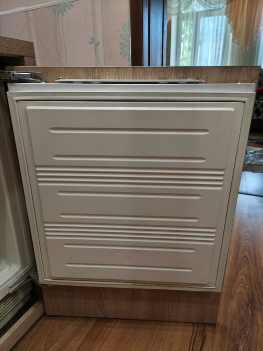 Продам морозильну камеру Liebherr