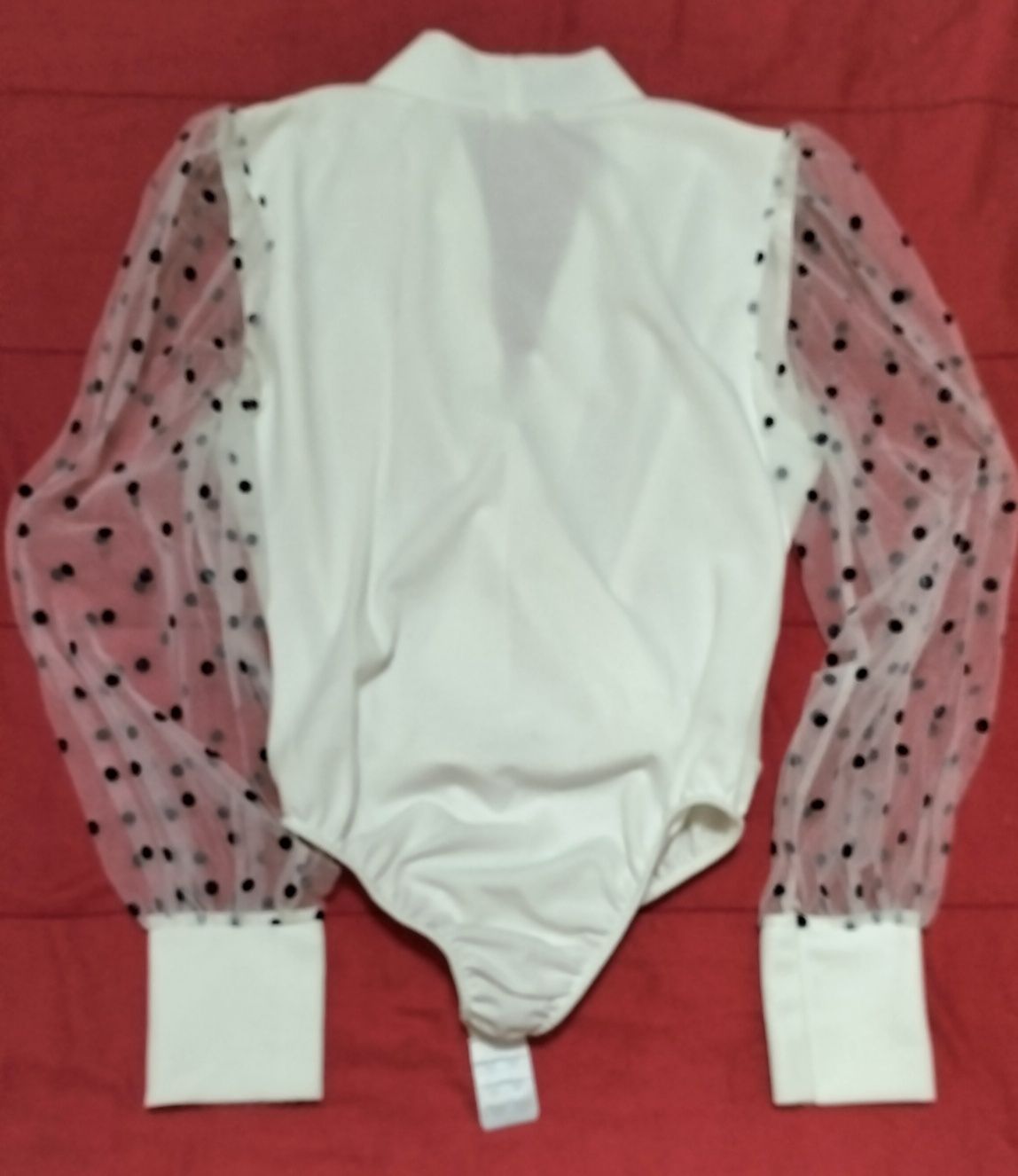 Body com mangas transparentes