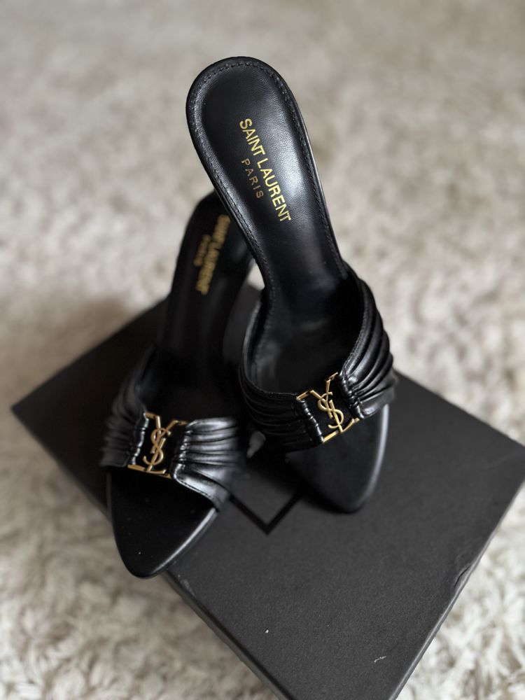 Трендові мюлі сезону, шльопанці YSL, сен лоран