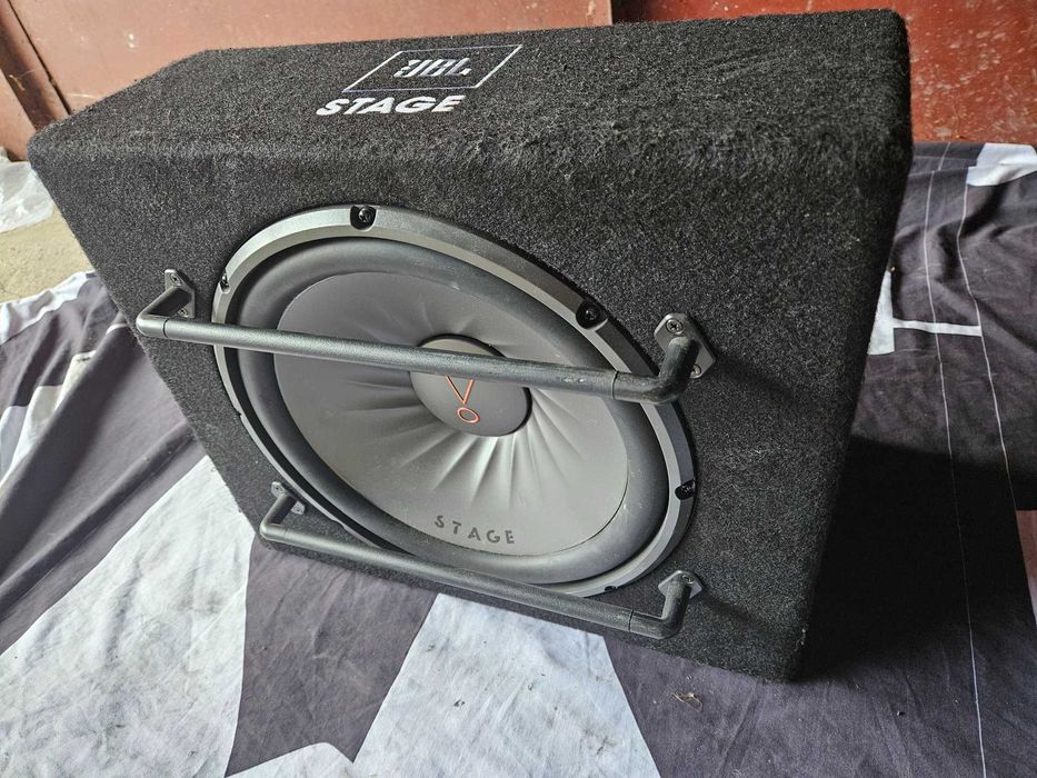 Продам сабвуфер стан нового