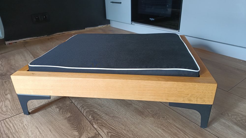 Dębowe drewniane legowisko dla psa loft