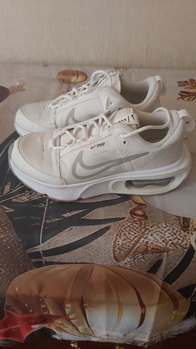 Продам фирменные кросовки.