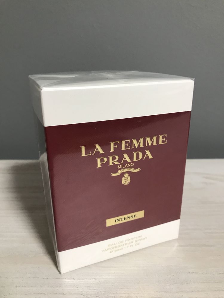Продам жіночі оригінальні парфуми PRADA la Femme