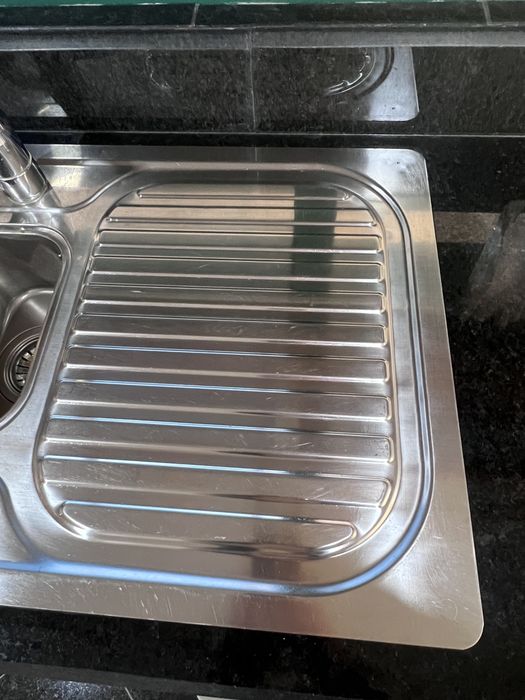 Banca lava louça inox Fagor e torneira Roca