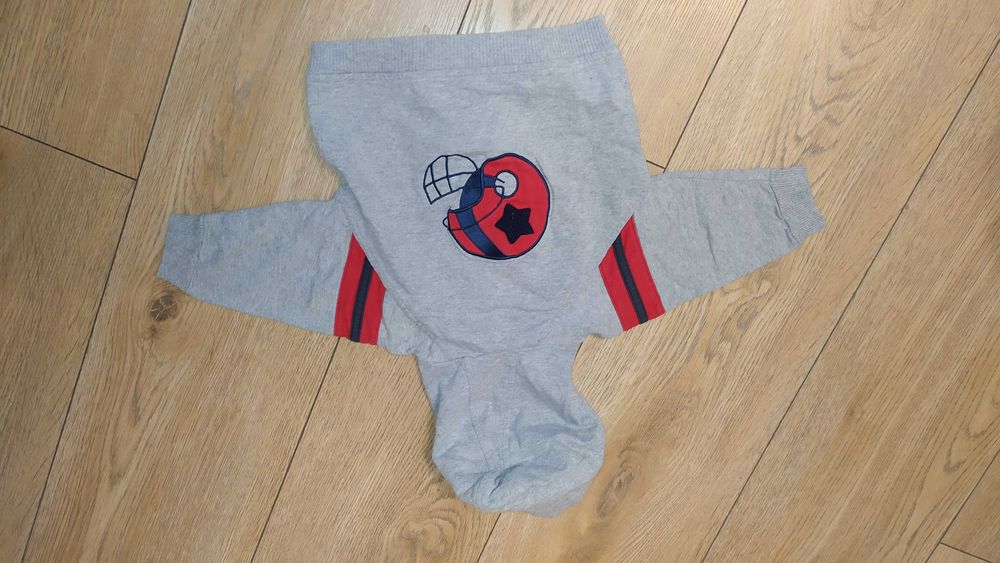 bluza z kapturem KRU rozmiar 6 - 9 miesięcy
80