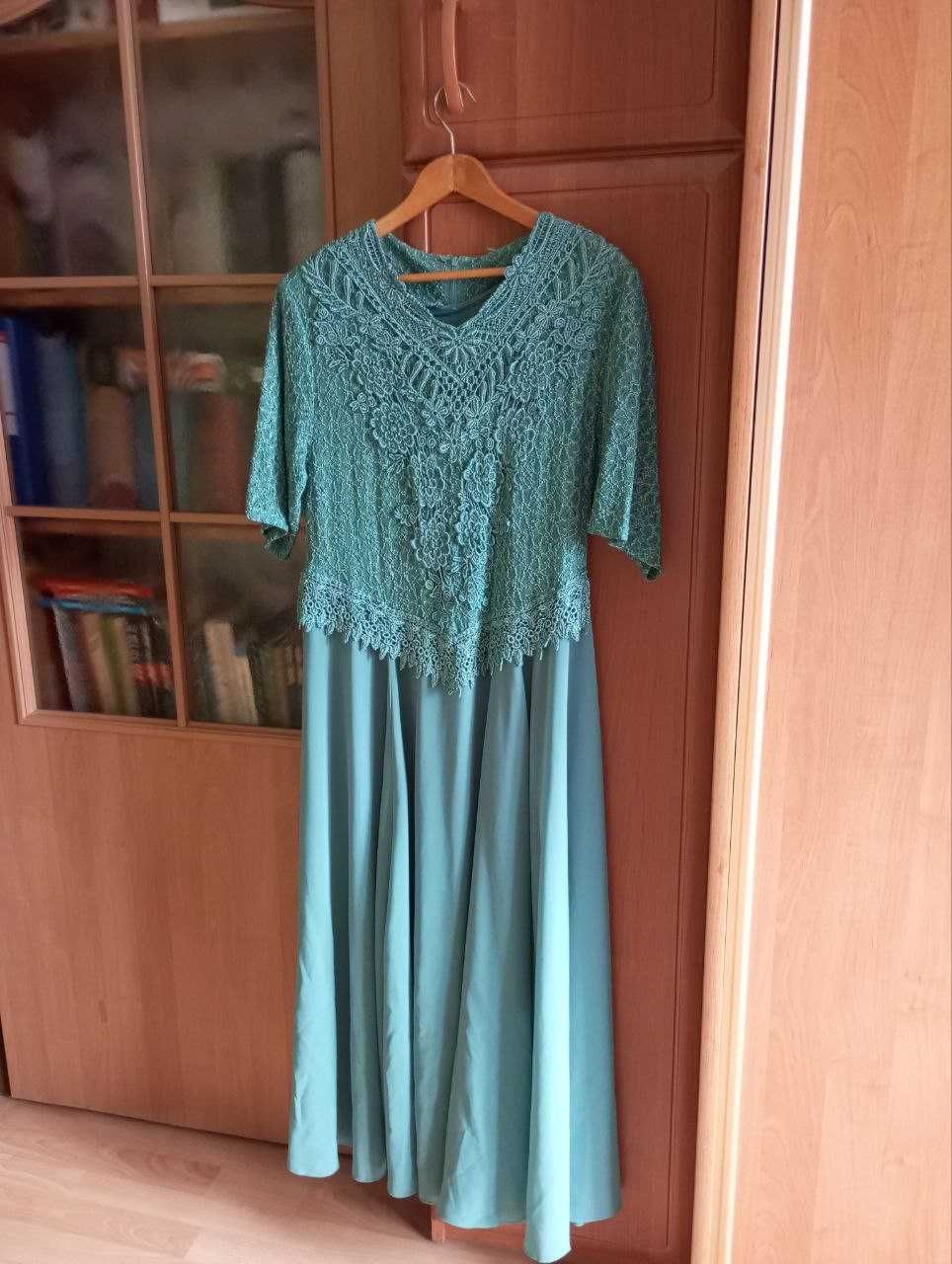 Długa turkusowa sukienka w stylu retro, koronkowa góra