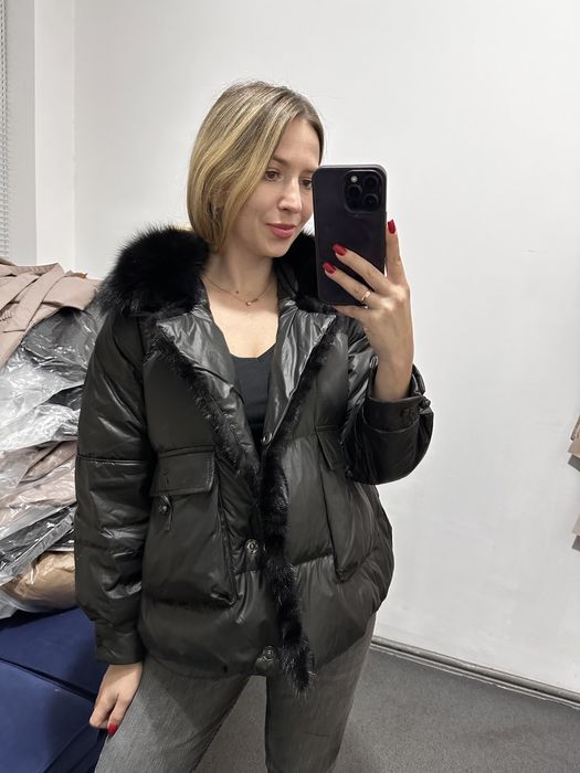 Пуховик з капюшоном з хутром