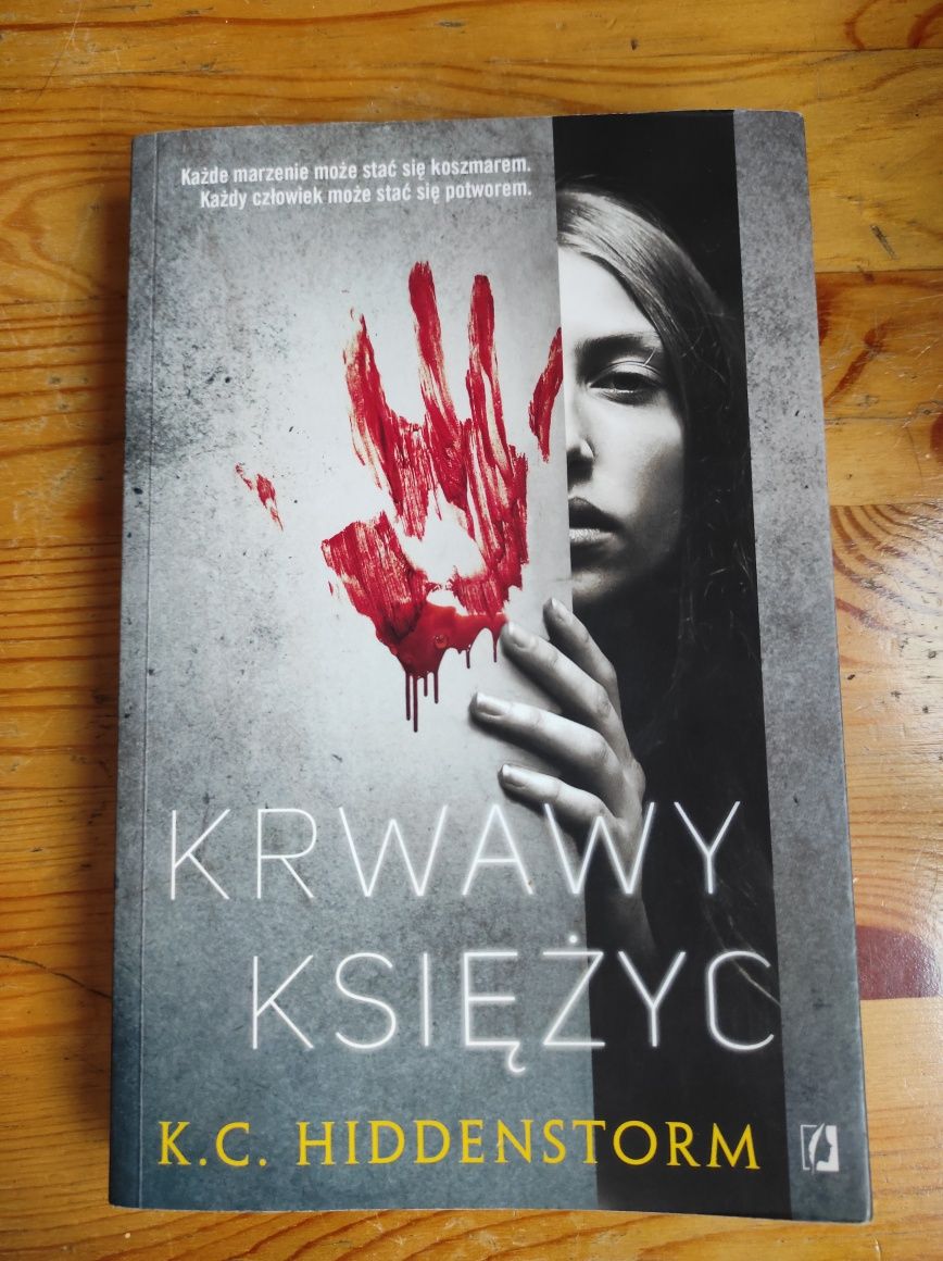 Krwawy księżyc K.C. Hiddenstrom thriller