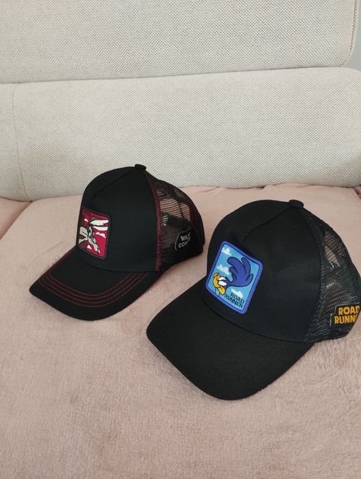 Dwie nowe czarne czapki z daszkiem