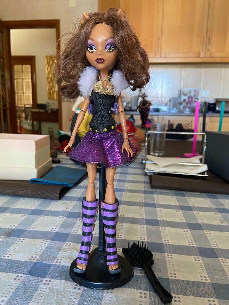 Monster High original Clawdeen com acessório