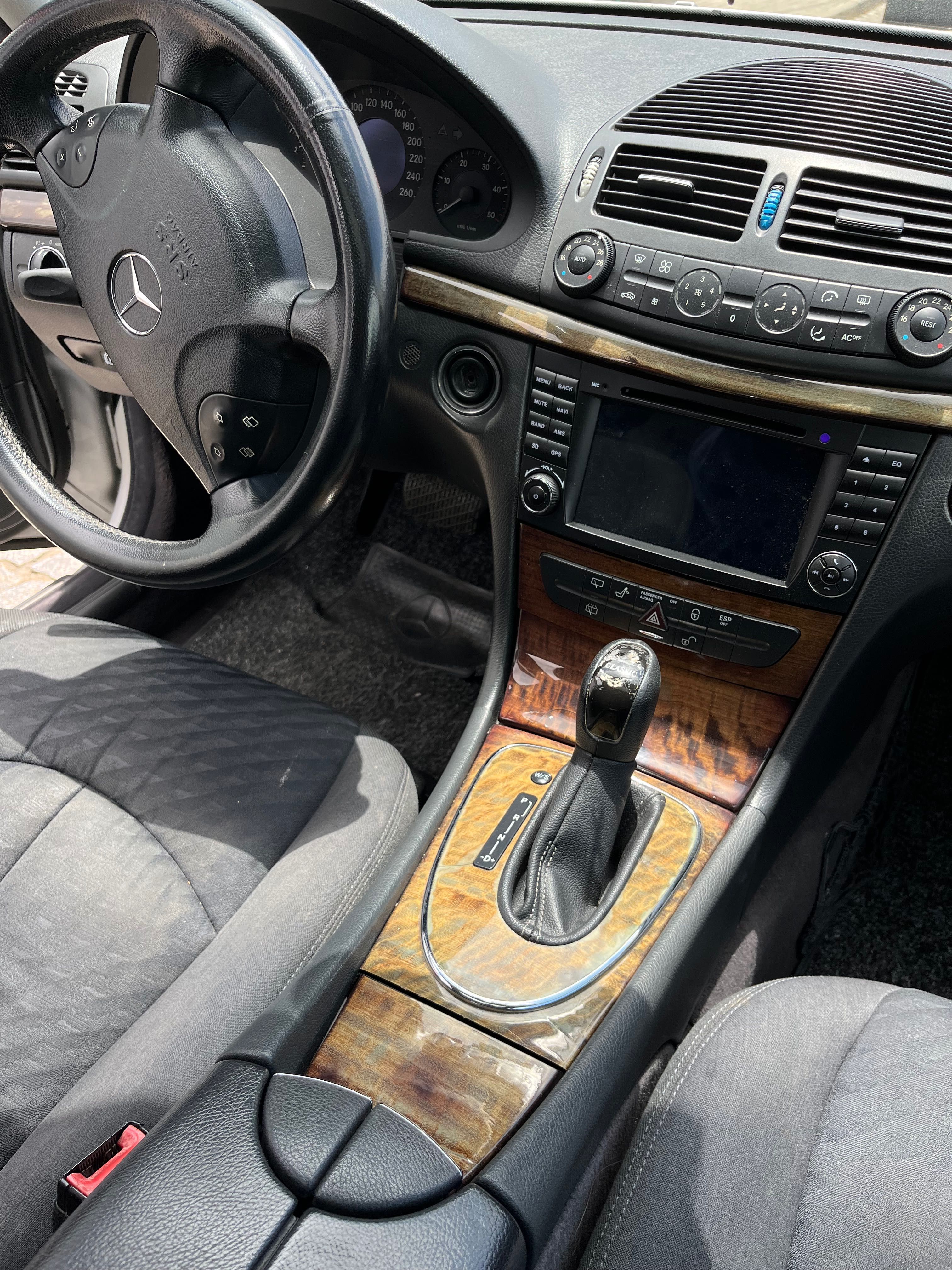 Mercedes E 220 Caixa Automática