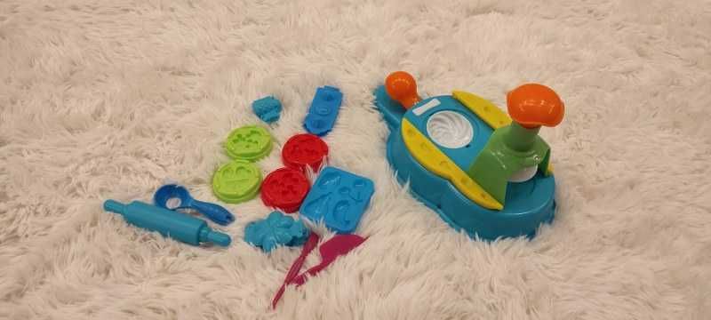 Ciastolina PLAY-DOH wyciskacz i foremki do jedzenia