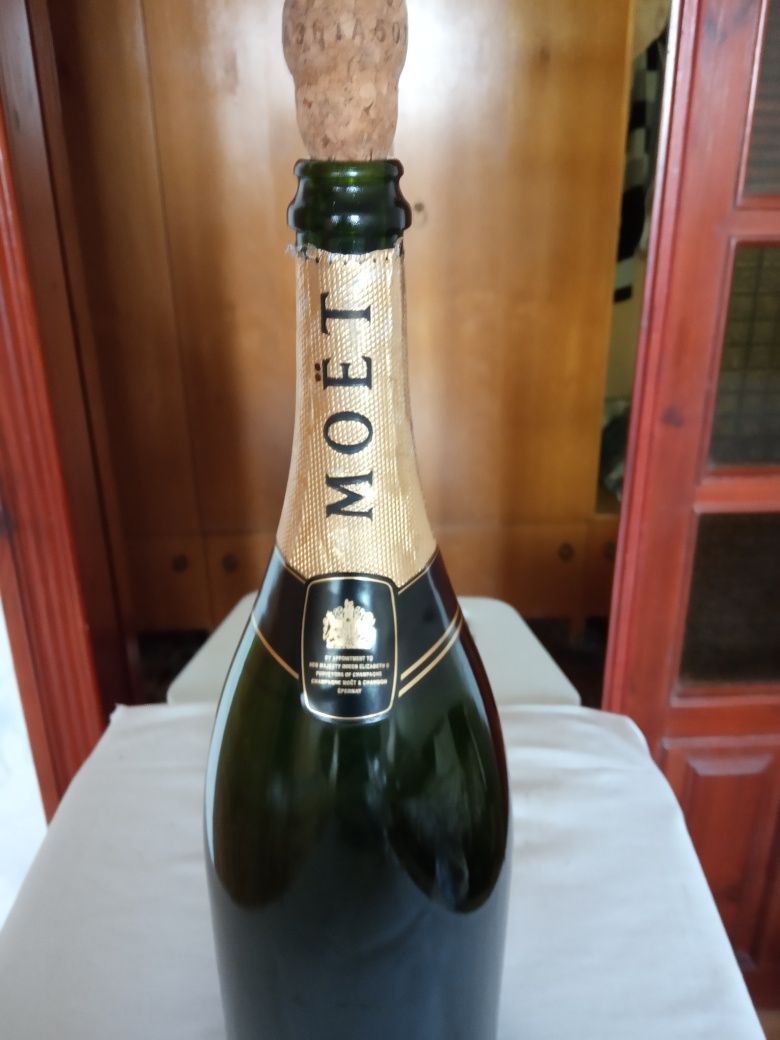 Бутылка из-под Шампанского MOET & CHANDON