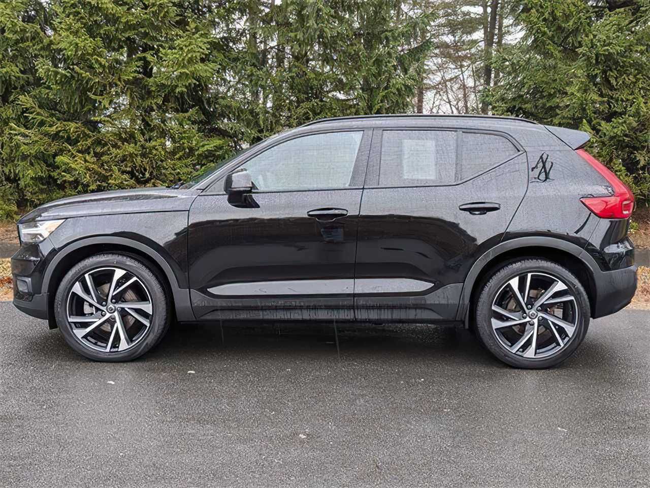 2021 Volvo XC40 T5 R-Design