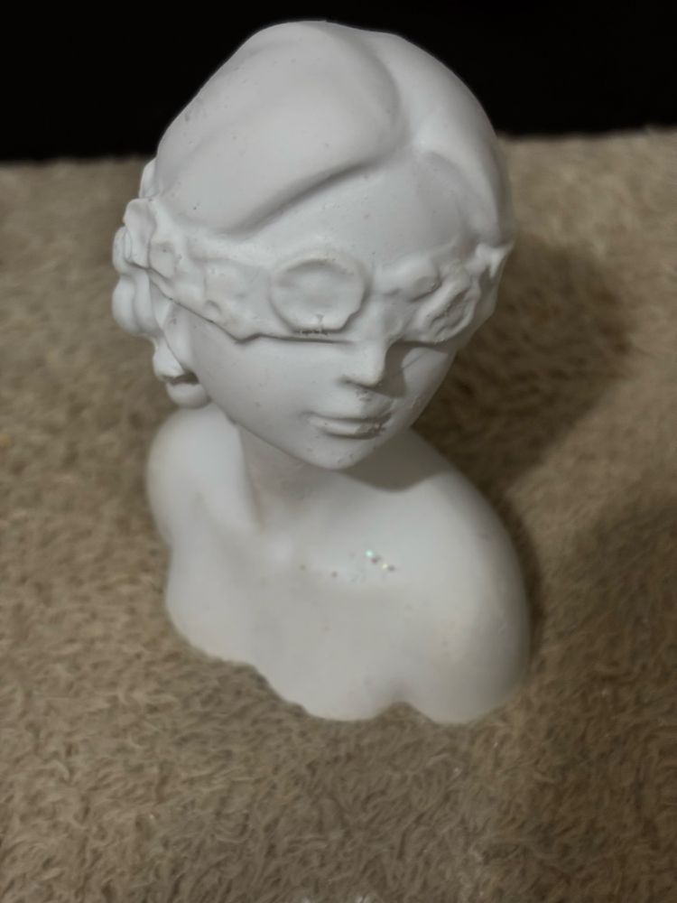 Bustos em gesso perfumado