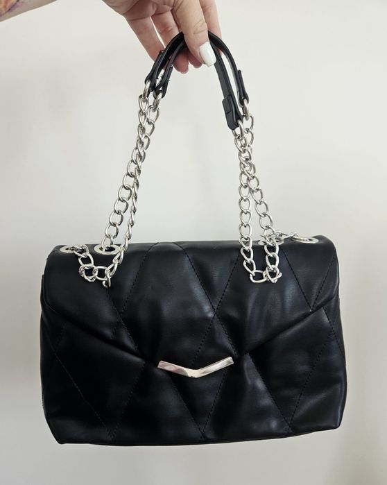 Czarna torebka na łańcuszku pikowana nowa