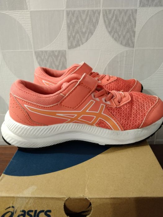 Продам дитячі спортивні кросівки Asics