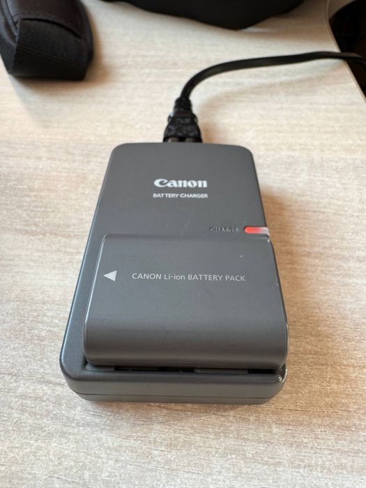 Продам фотоаппарат Canon EOS400D DS126151