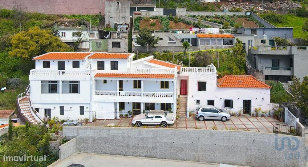 Casa T4 em Câmara de Lobos de 150,00 m2