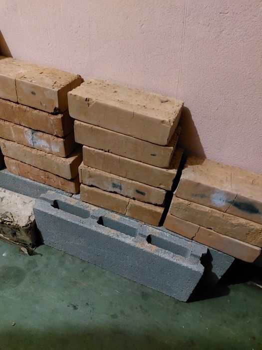 Блоки і цегла продам
