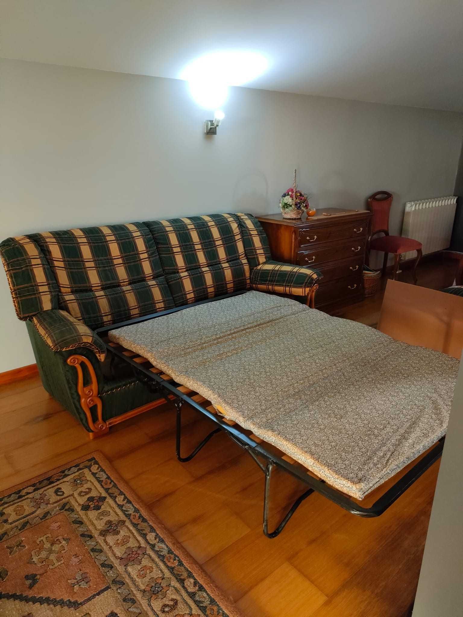 Conjunto Sofás (1 Sofá-Cama + 2 Pequenos + 1 Puff)