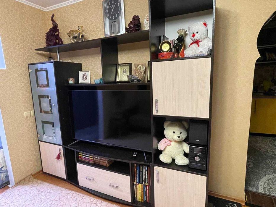 Стінка у вітальню