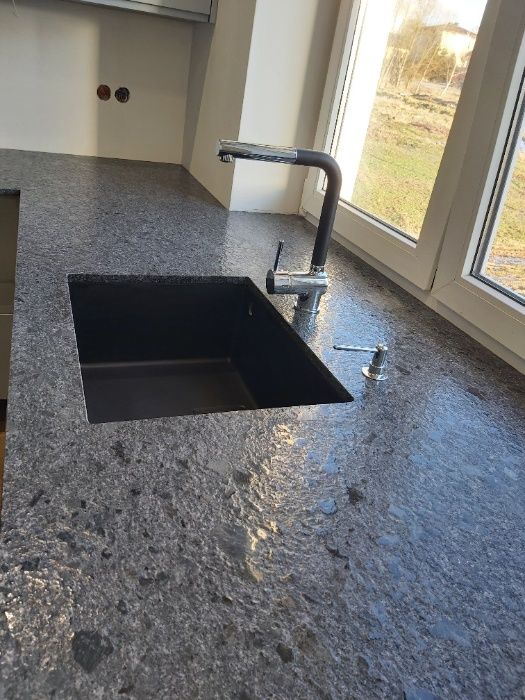 Schody wewnętrzne granit marmur konglomerat zewnetrzne kostka